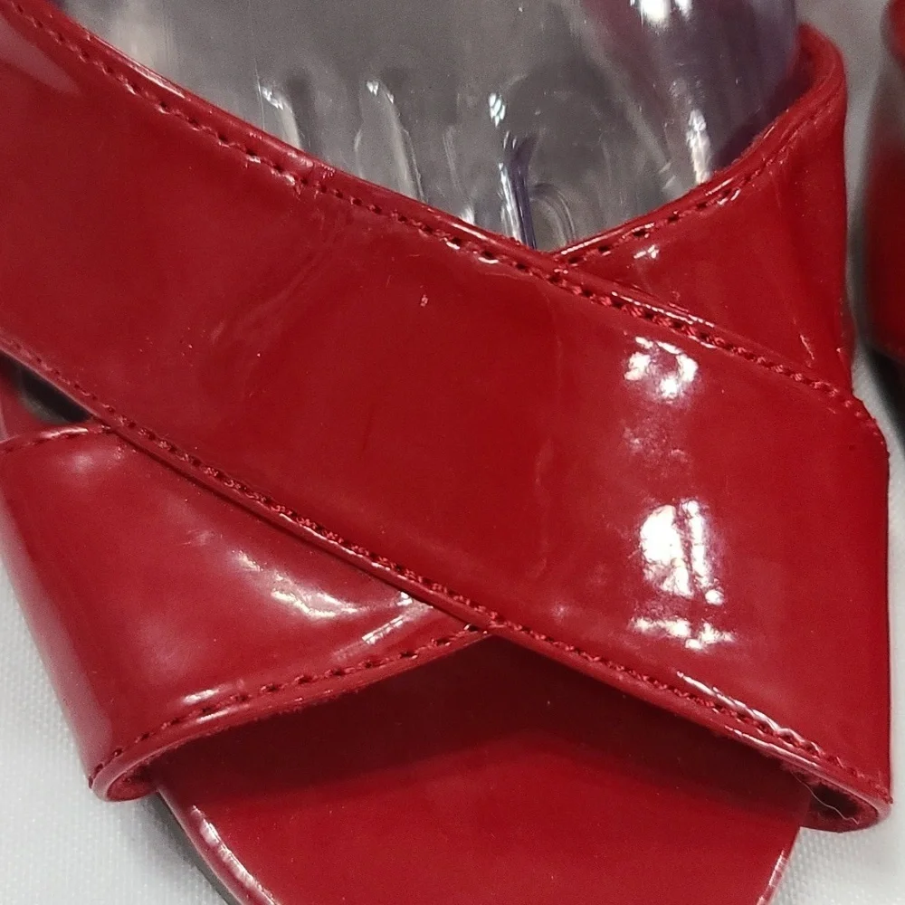 Predictions Womens Shiny Red Faux Leather Wedge Sandals Holidays 8W GUC READ‎